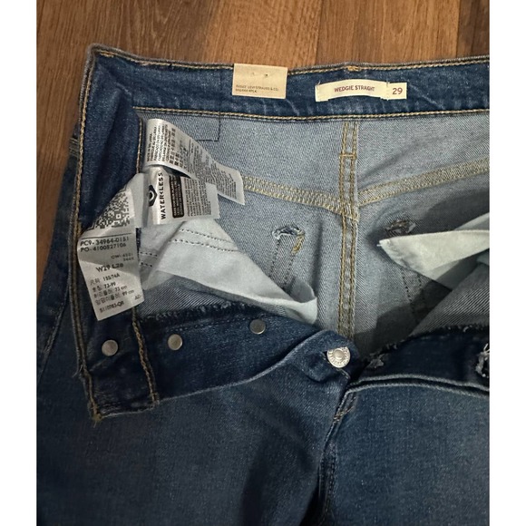 NEW Levi’s Wedgie Straight Leg Light Wash Blue Denim Distressed Jeans - Picture 5 of 6